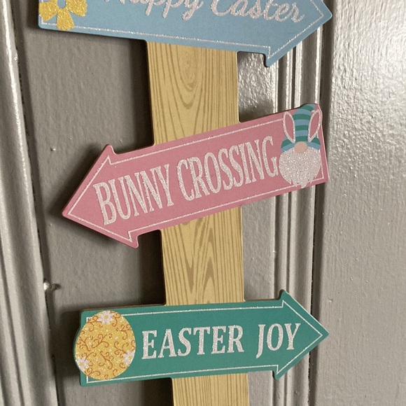 2/$20 NWT Beautiful Wooden Glittered Whimsical Easter Directional 🐥 Decor Sign - Picture 12 of 17